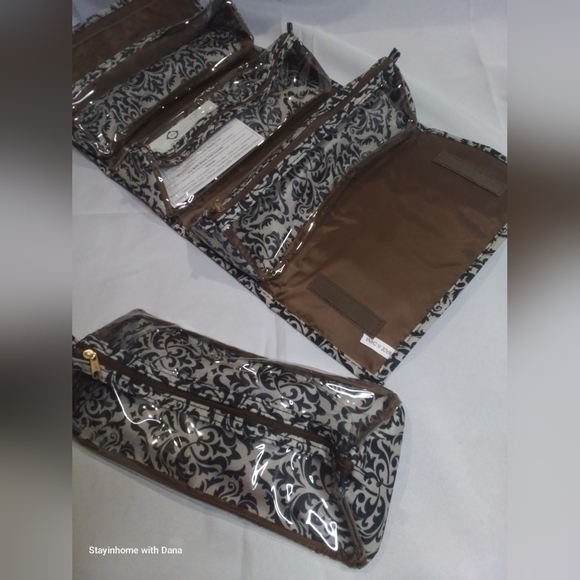 NWT JM NEW YORK BETTER BEAUTY ROLL UP HANGING TOILETRY CASE - Picture 5 of 7